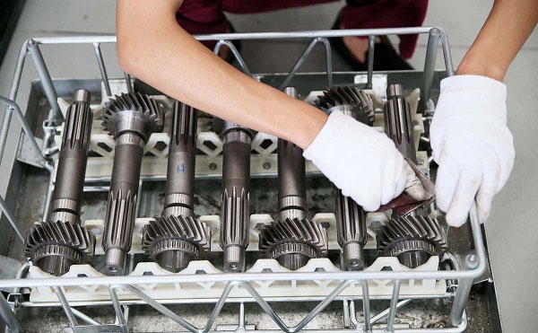 齿轮加工中10种去毛刺的方法