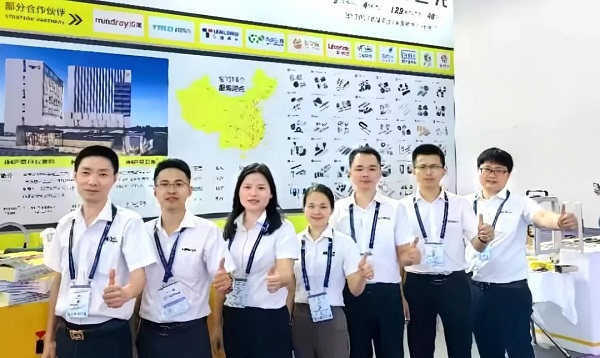 合发齿轮展会活动现场团队合照